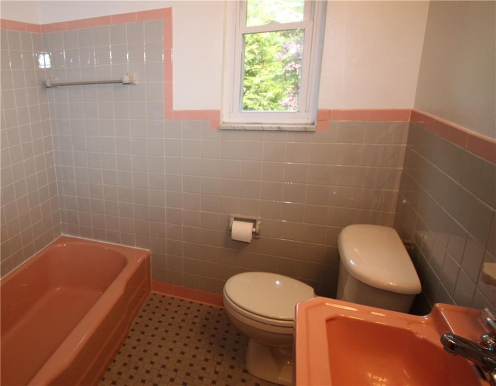 1165 Princeton Road Monroeville, PA 15146 - Photo 15 of 21 Main Bathroom