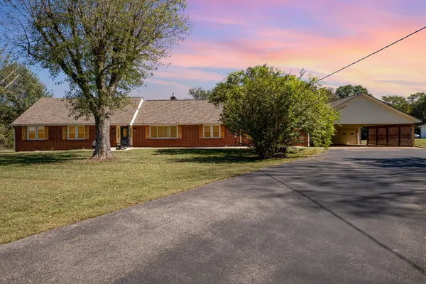 $679,900 | 1108 Lakeview Drive, Ashland City, TN 37015