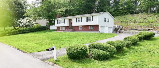 a view of a house with backyard and garden