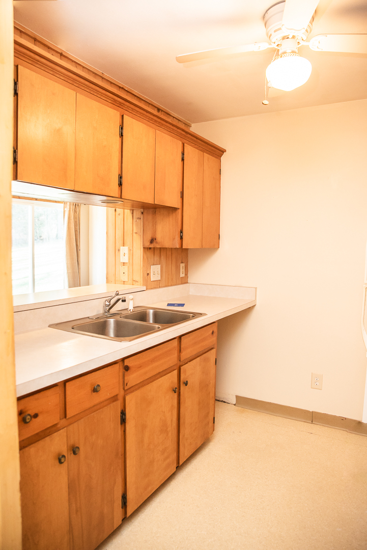 913 Stony Point Road Dixon, IL 61021 - Photo 8 of 19 Gallery Image 8