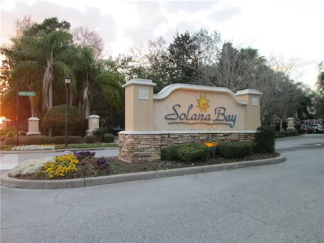 a sign that is sitting on a brick wall