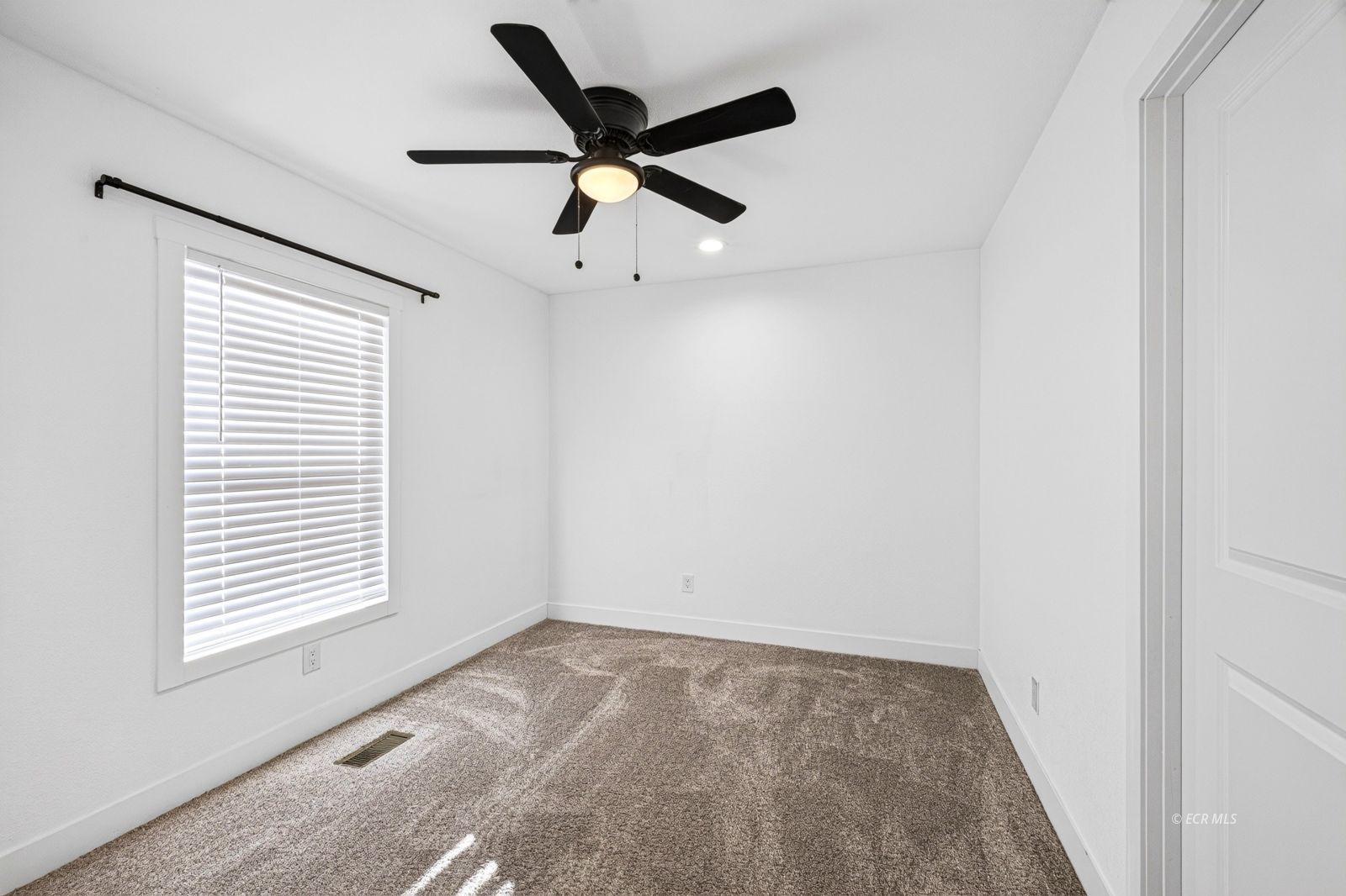 937 Spring Valley Parkway Spring Creek, NV 89815 - Photo 23 of 39