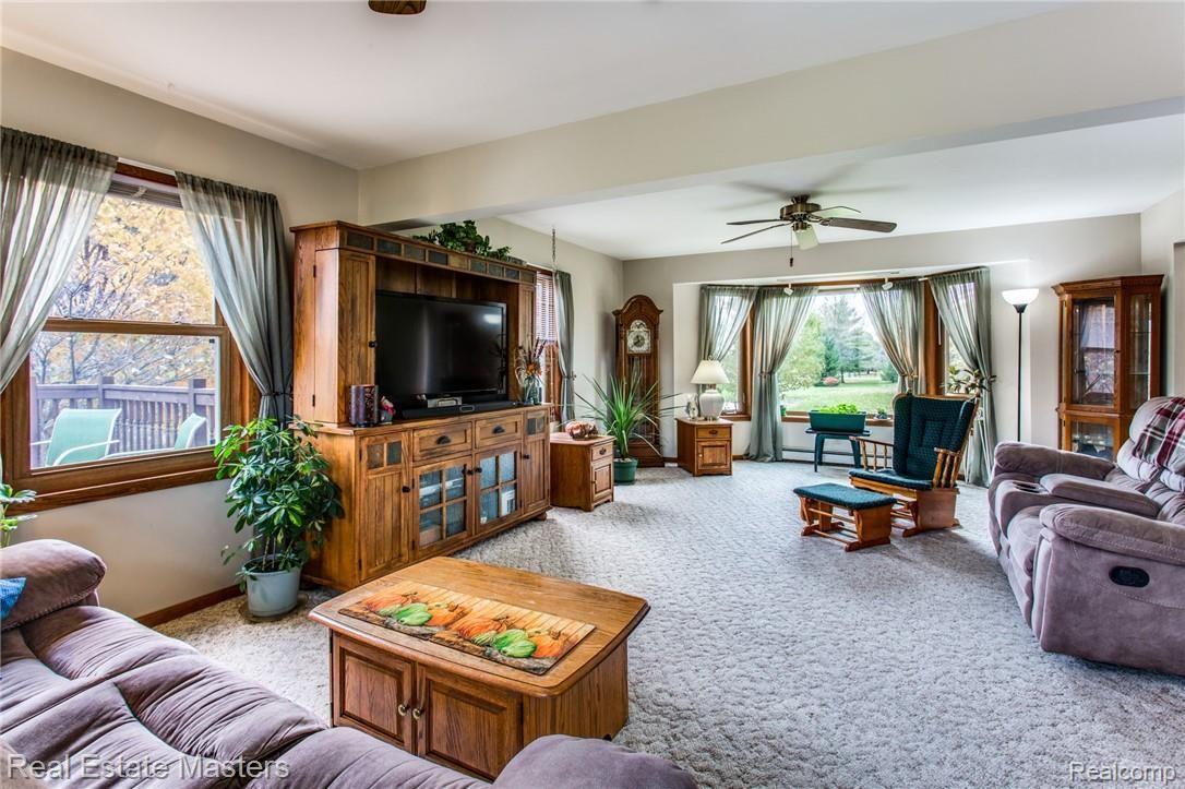 5830 Newman Road St. Clair, MI 48079 - Photo 16 of 37 living room