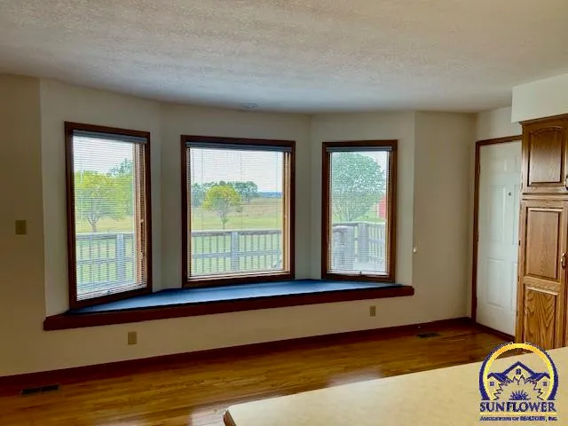 $999,975 | 3131 Southeast 85th Street, Berryton, KS 66409