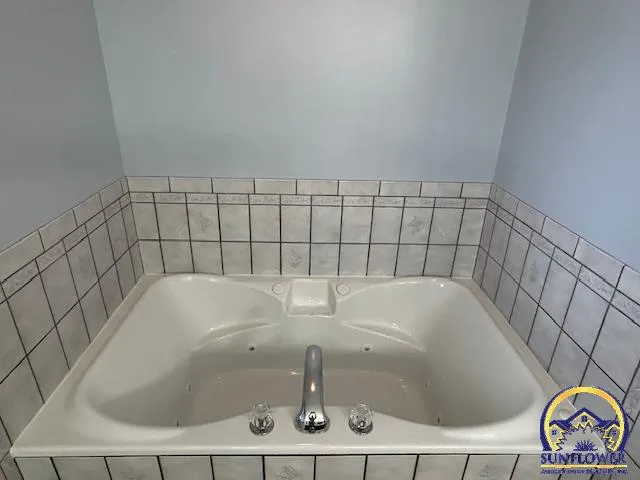 $999,975 | 3131 Southeast 85th Street, Berryton, KS 66409