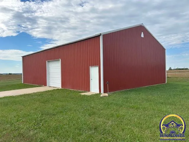 $999,975 | 3131 Southeast 85th Street, Berryton, KS 66409