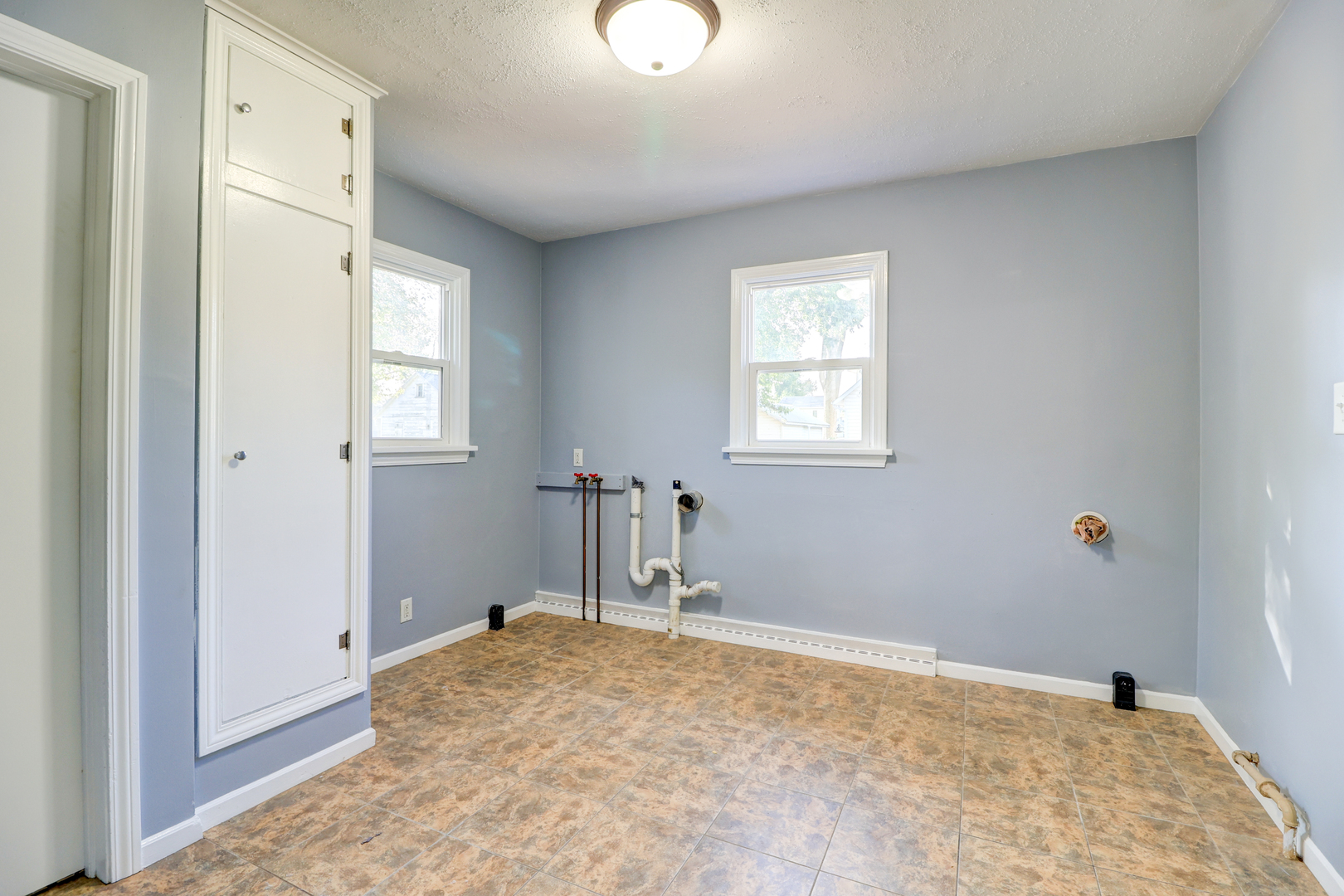 1013 West 8th Street Sterling, IL 61081 - Photo 16 of 22 a view of a room with wooden floor and windows