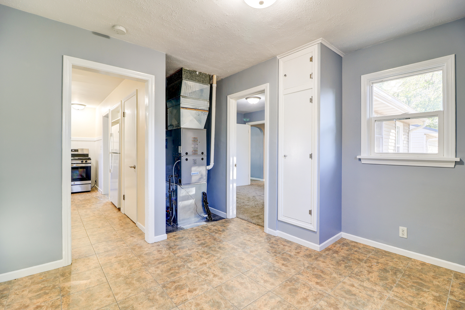 1013 West 8th Street Sterling, IL 61081 - Photo 18 of 22 an empty room with closet and a bathroom