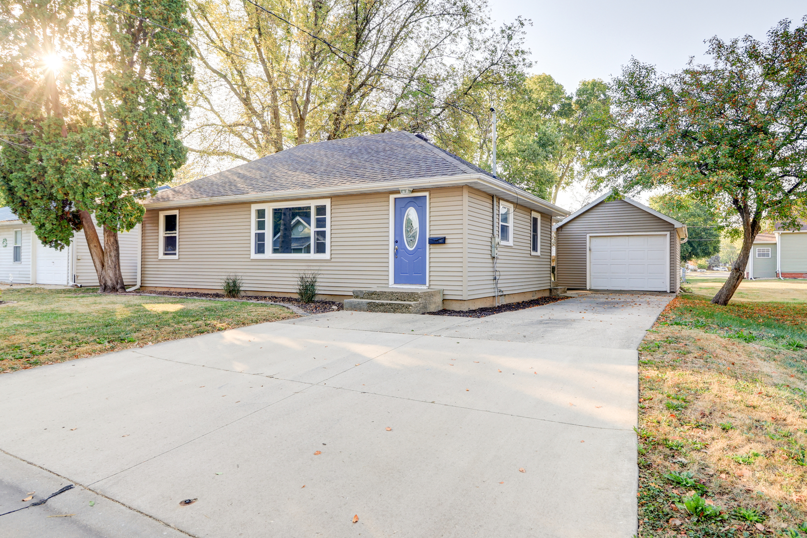1013 West 8th Street Sterling, IL 61081 - Photo 2 of 22 front view of a house with a yard
