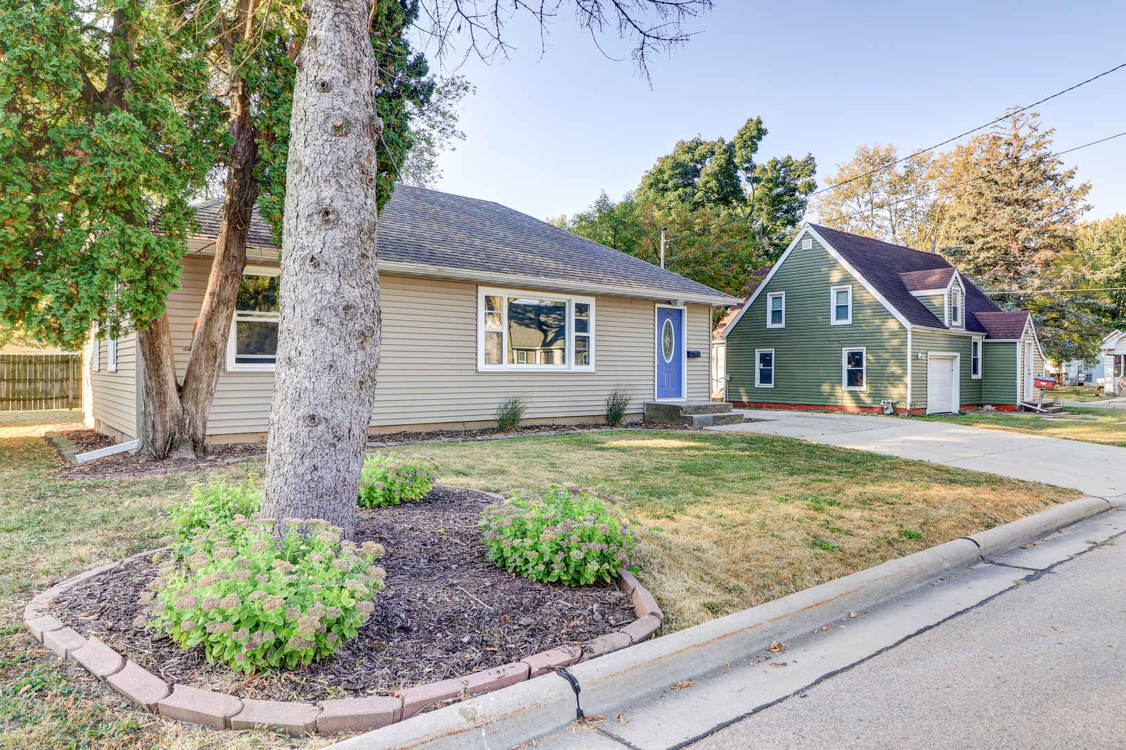 1013 West 8th Street Sterling, IL 61081 - Photo 21 of 22 a house view with a garden space