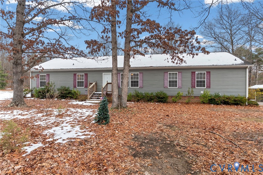 9174 Howardsville Road Howardsville, VA 24562 - Photo 2 of 53