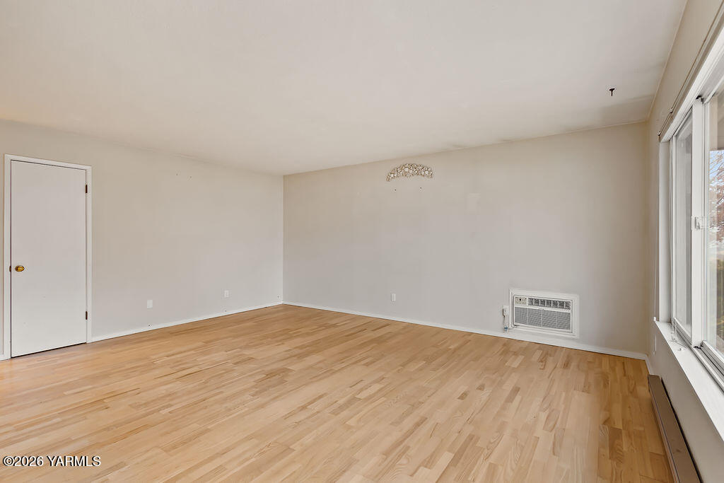 7610 Summitview Avenue, Unit 11 Yakima, WA 98908 - Photo 6 of 20 wooden floor in an empty room
