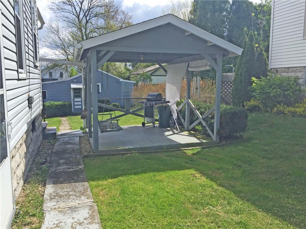 535 Columbia Street Sharon, PA 16146 - Photo 4 of 15 Outdoor patio for relaxing and family dining.