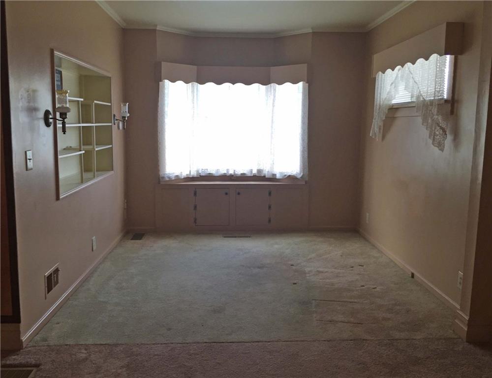 535 Columbia Street Sharon, PA 16146 - Photo 6 of 15 Picture window in Living Room