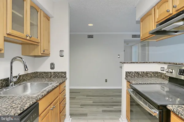 $2,100 | 1513 Lincoln Way, Unit 202, McLean, VA 22102