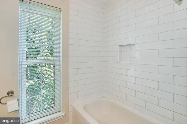 $2,100 | 1513 Lincoln Way, Unit 202, McLean, VA 22102