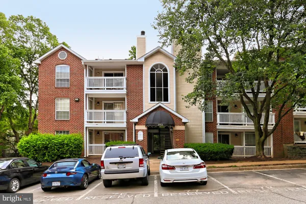 $2,100 | 1513 Lincoln Way, Unit 202, McLean, VA 22102