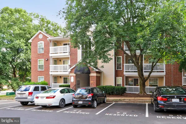 $2,100 | 1513 Lincoln Way, Unit 202, McLean, VA 22102