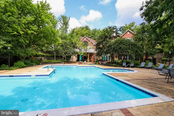 $2,100 | 1513 Lincoln Way, Unit 202, McLean, VA 22102