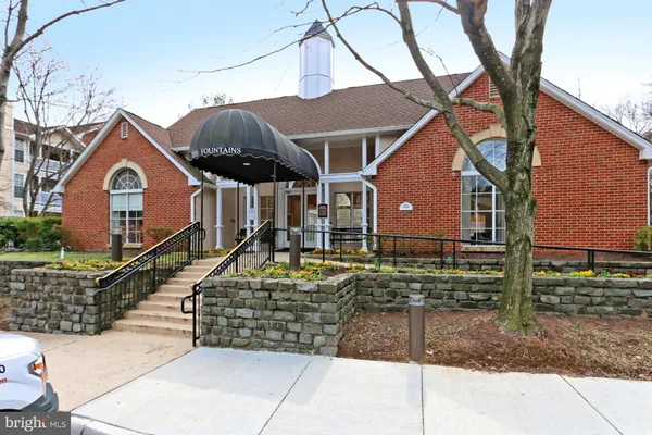 $2,100 | 1513 Lincoln Way, Unit 202, McLean, VA 22102