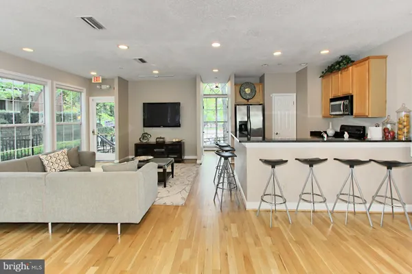 $2,100 | 1513 Lincoln Way, Unit 202, McLean, VA 22102