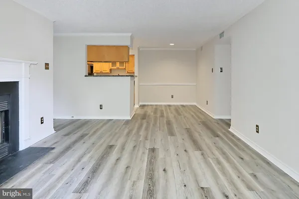 $2,100 | 1513 Lincoln Way, Unit 202, McLean, VA 22102