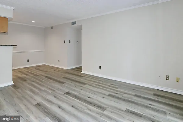 $2,100 | 1513 Lincoln Way, Unit 202, McLean, VA 22102