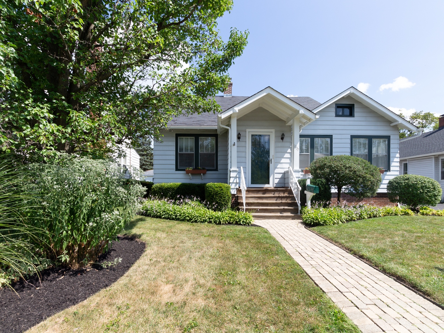 1257 North McKinley Road Lake Forest, IL 60045 - Photo 1 of 14