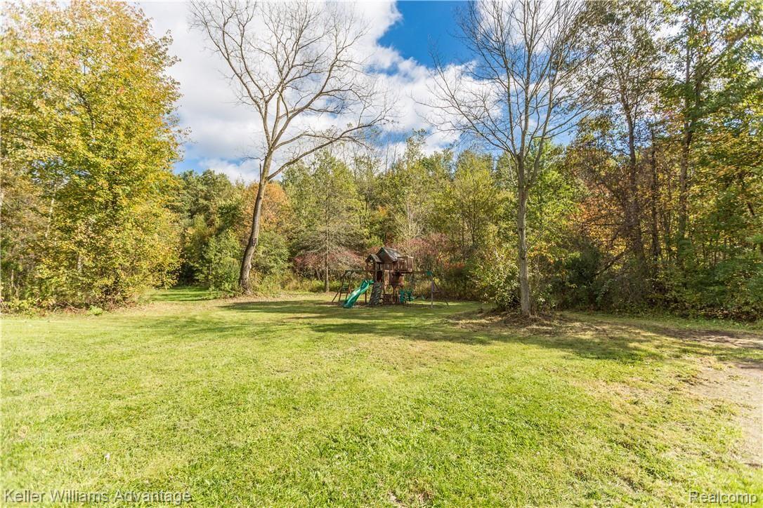 46264 Willow Road Belleville, MI 48111 - Photo 27 of 35 Side/front yard to the right of this beautiful home!