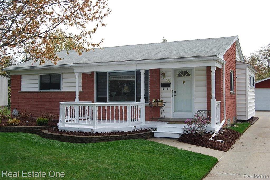 203 Thalia Avenue Rochester, MI 48307 - Photo 1 of 23 Great Curb Appeal