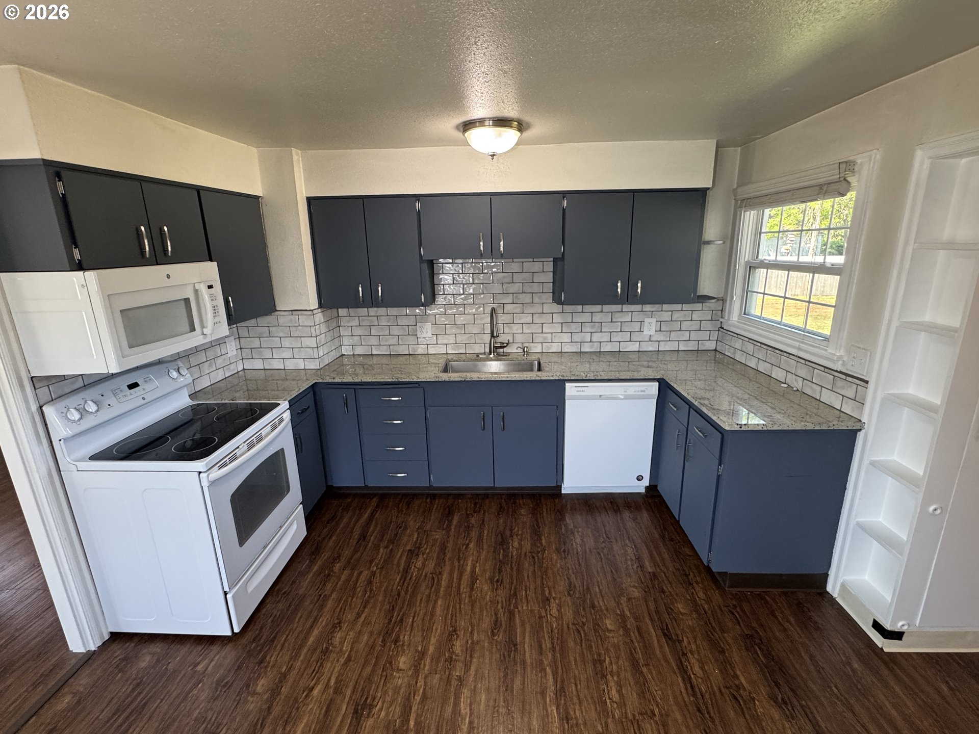 4950 Southwest 139th Avenue Beaverton, OR 97005 - Photo 4 of 12 Primary Bedroom