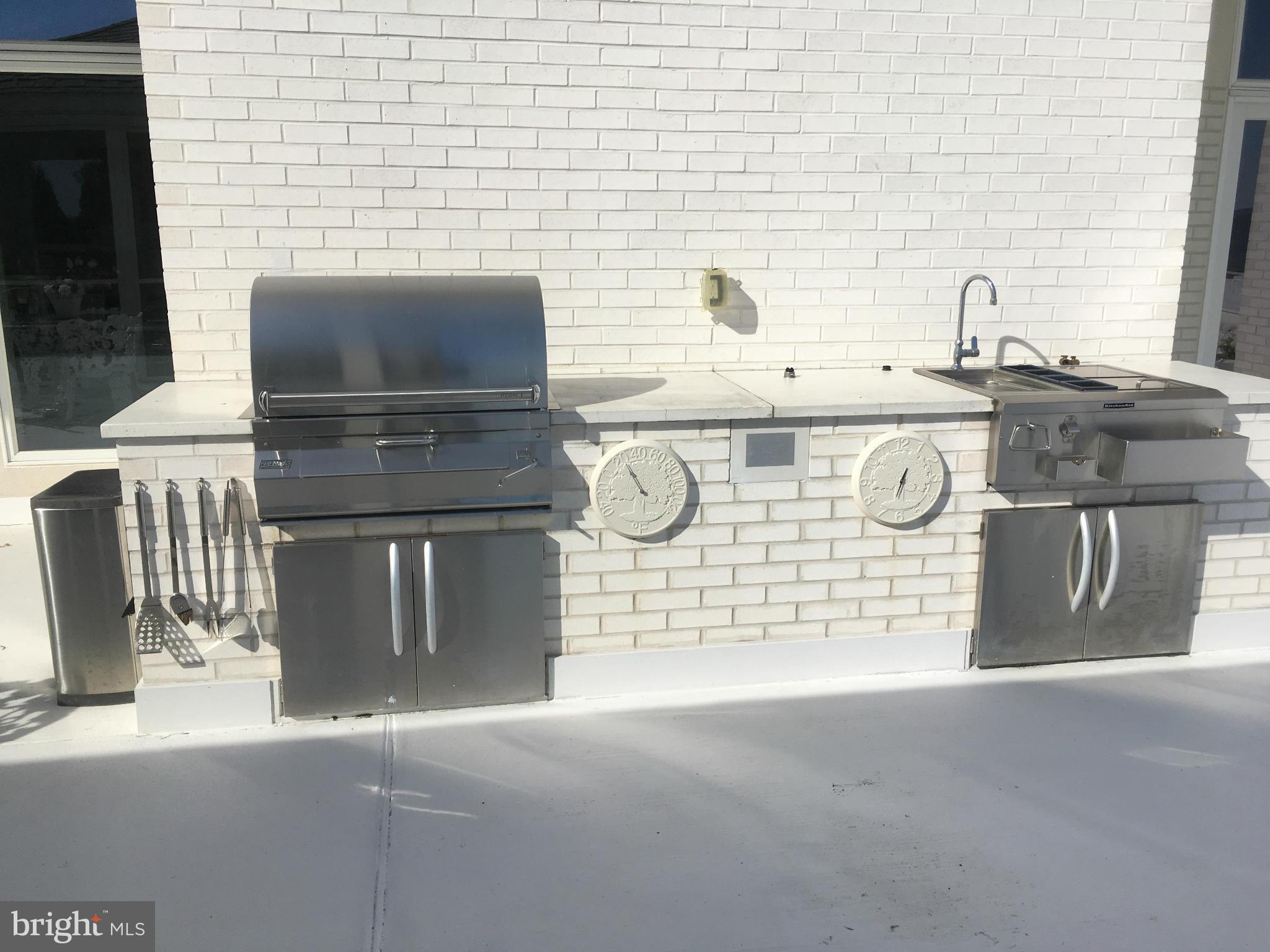2927 Cox Neck Road East Chester, MD 21619 - Photo 13 of 30 Fantastic outdoor kitchen area w/ half-bath, too!