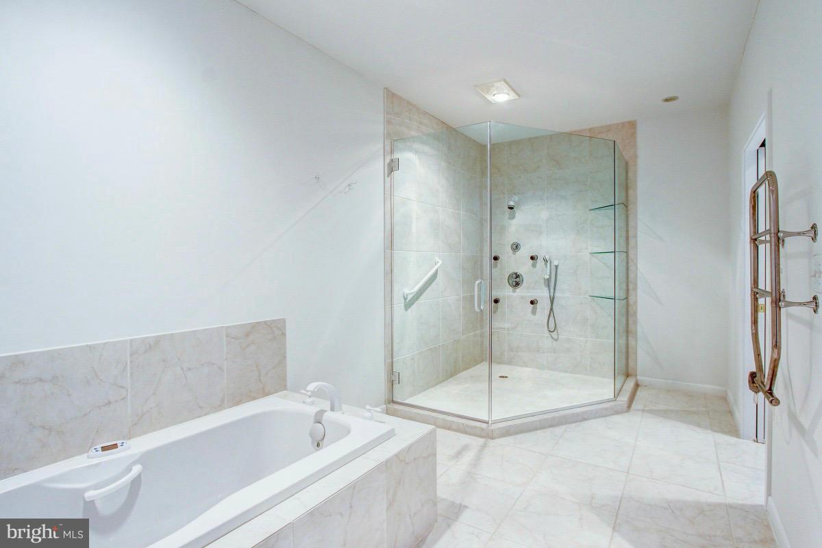 2927 Cox Neck Road East Chester, MD 21619 - Photo 27 of 30 Upper level full bath (separate wash rooms)