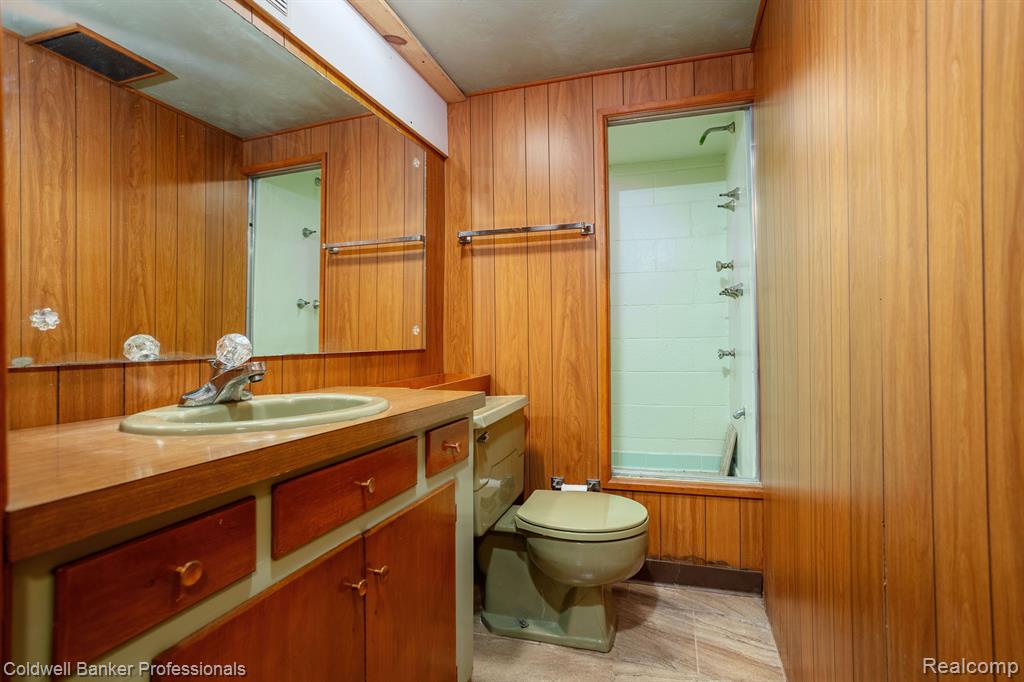 1485 Fairholme Road Grosse Pointe Woods, MI 48236 - Photo 34 of 40