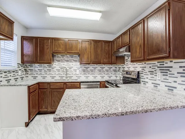 $1,995 | 571 Majestic Park Lane, Cedar Hill, TX 75104