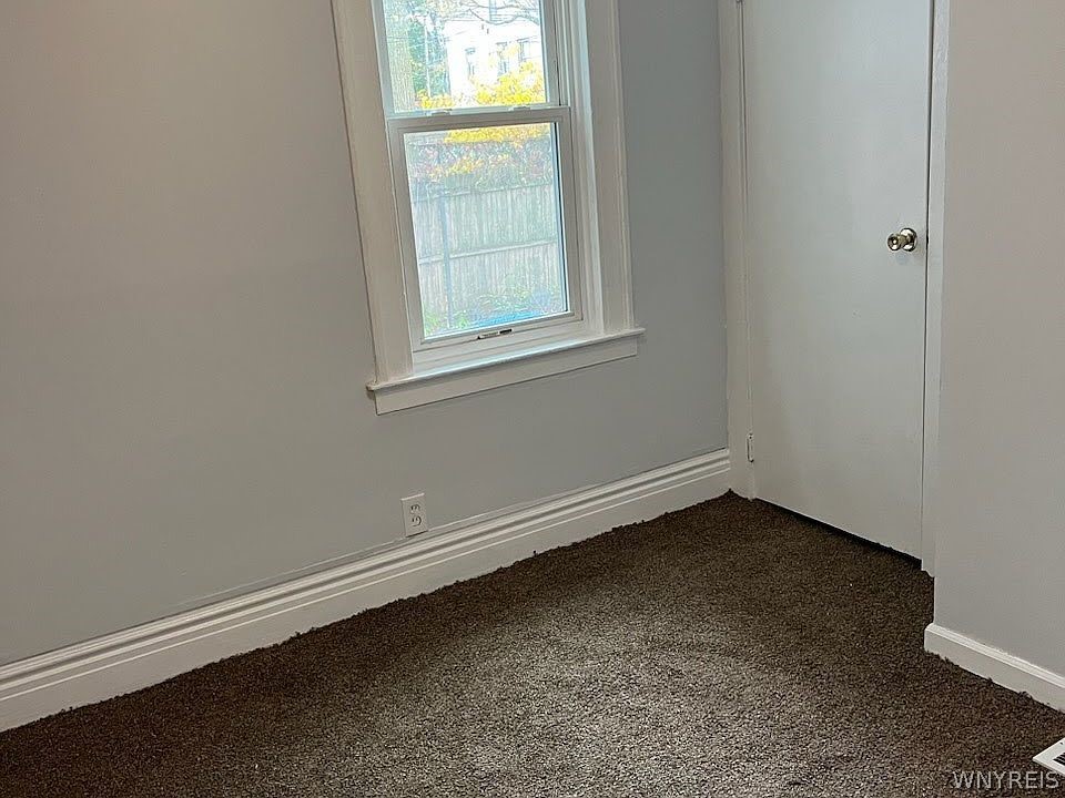 227 14th Street Buffalo, NY 14213 - Photo 5 of 34