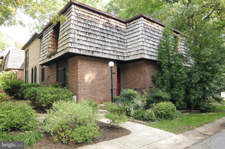 a view of front of house with a yard