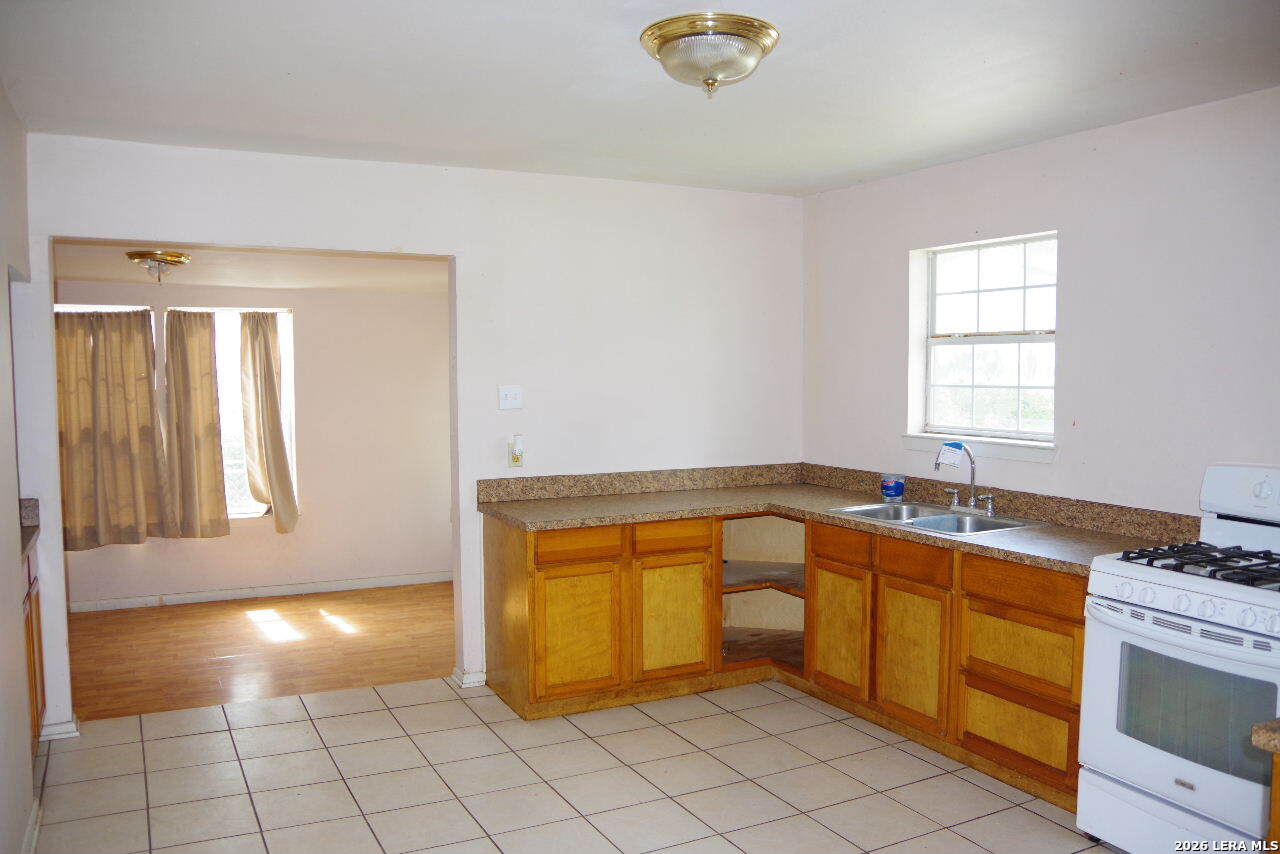 546 Rice Road San Antonio, TX 78220 - Photo 4 of 11