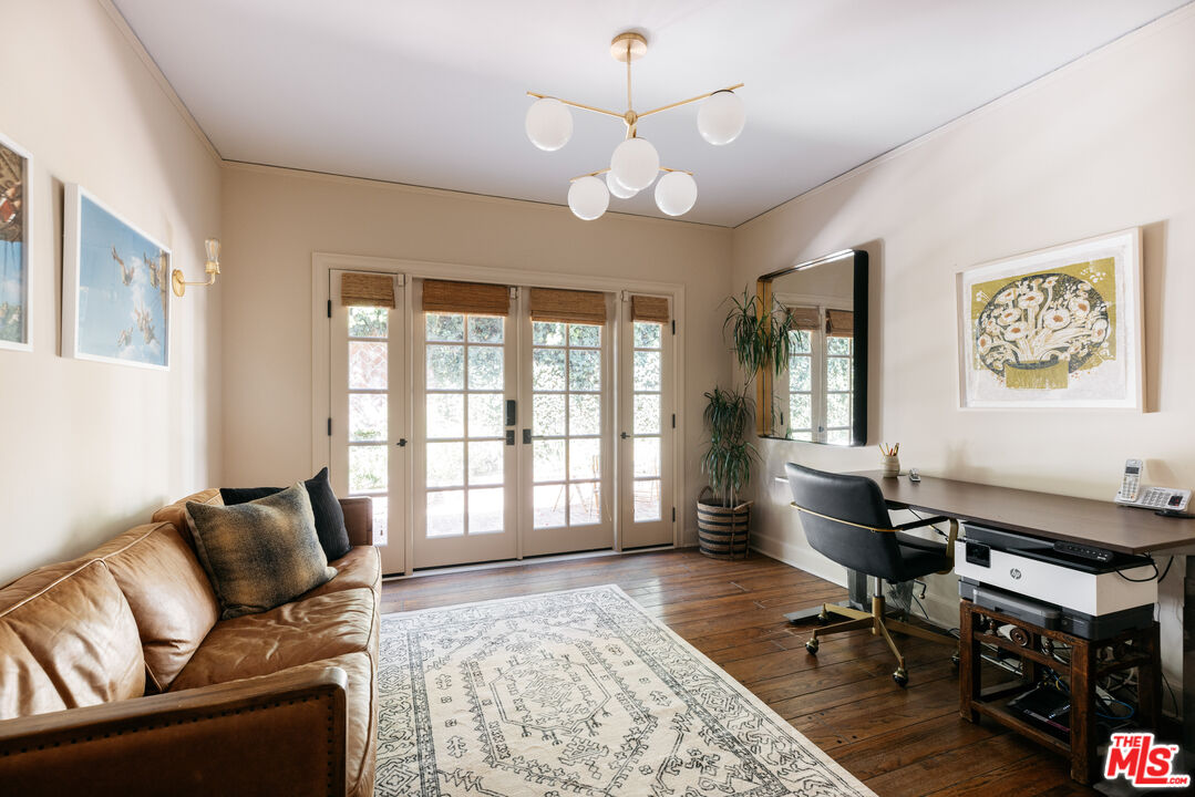4207 Dundee Drive Los Angeles, CA 90027 - Photo 28 of 33 a living room with furniture bathtub and a table