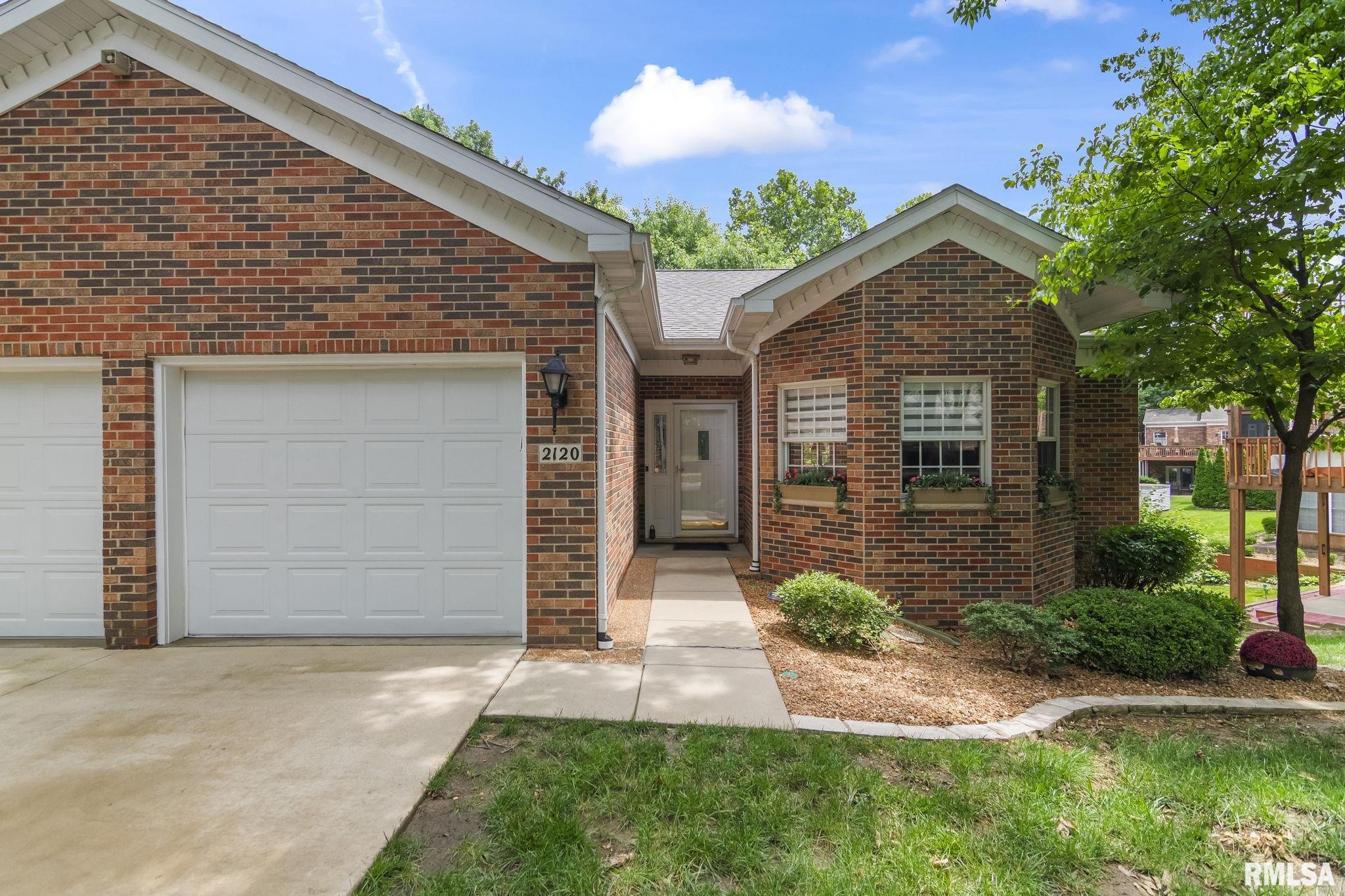 2120 Timbercrest Court Springfield, IL 62702 - Photo 3 of 65