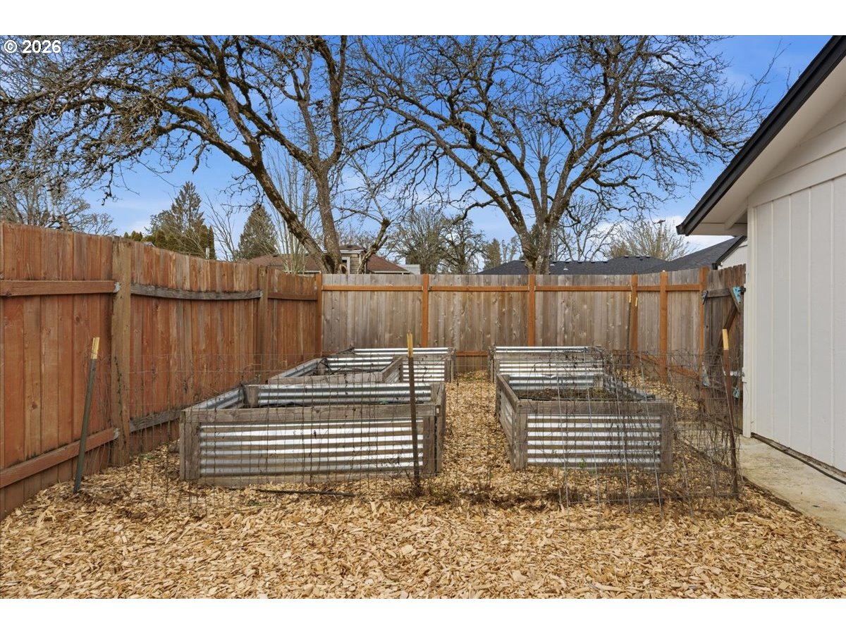 369 South 16th Avenue Cornelius, OR 97113 - Photo 8 of 29 a view of back yard