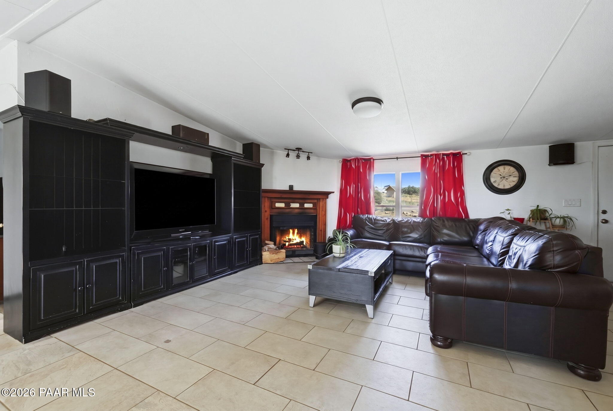 17455 East Old Cherry Road Dewey, AZ 86327 - Photo 2 of 19 Living Room
