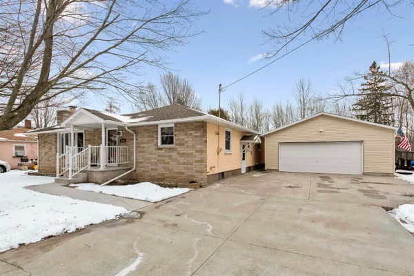 $229,900 | 4000 13th Street, Menominee, MI 49858