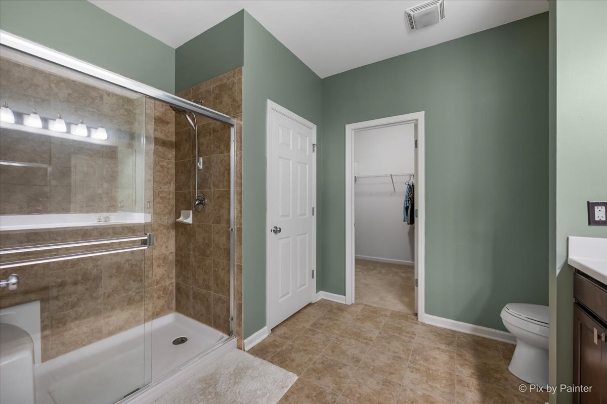 691 Windett Ridge Road Yorkville, IL 60560 - Photo 20 of 42 a bathroom with a shower and toilet