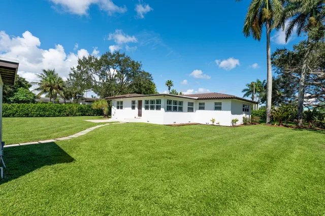 $855,000 | 330 Center Street, Jupiter, FL 33458
