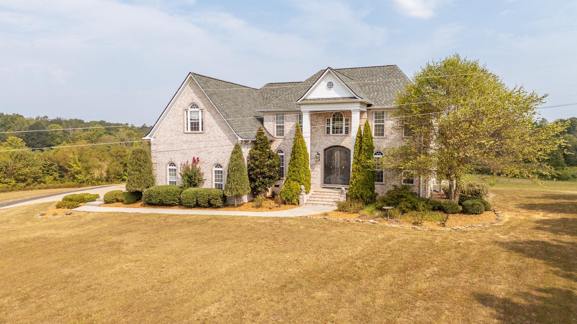 5166 Middlefork Road Luray, TN 38352 - Photo 1 of 40 a front view of a house with a yard