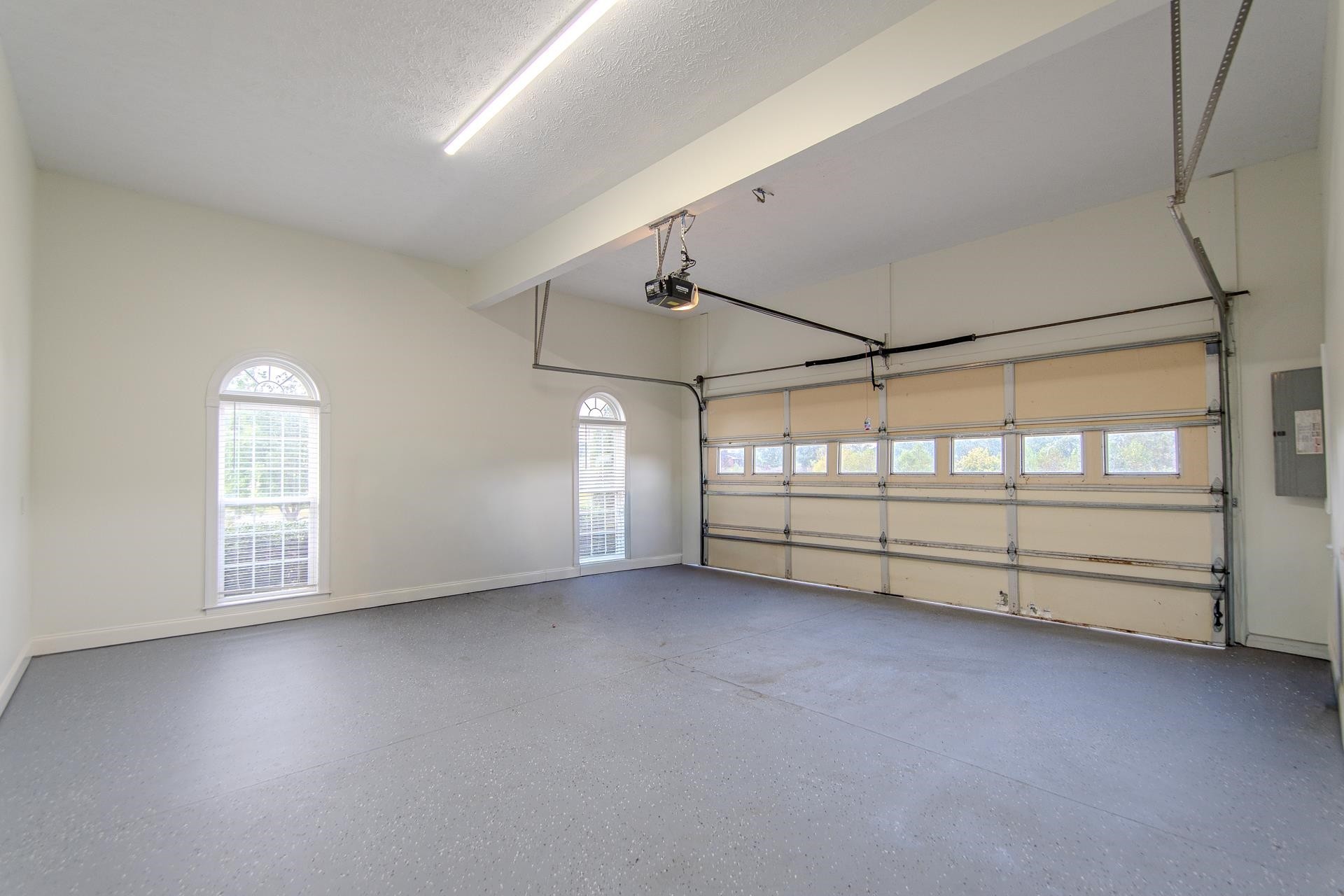 5166 Middlefork Road Luray, TN 38352 - Photo 35 of 40 an empty room with windows