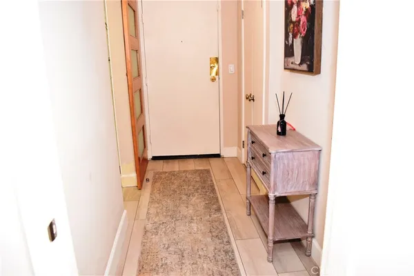 $1,900 | 6815 Remmet Avenue, Unit 213, Canoga Park, CA 91303