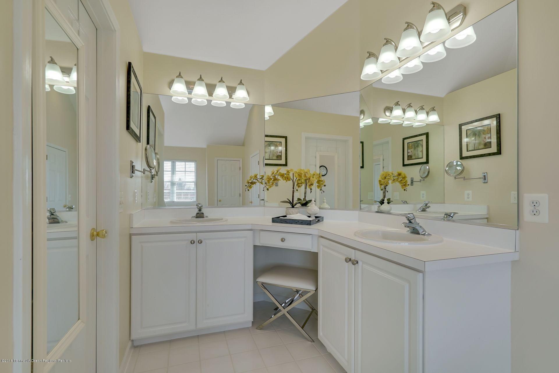 263 Pin Oak Road Freehold, NJ 07728 - Photo 46 of 60 51