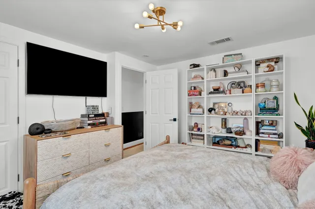 $3,200 | 1815 New Britain Avenue, Farmington, CT 06032